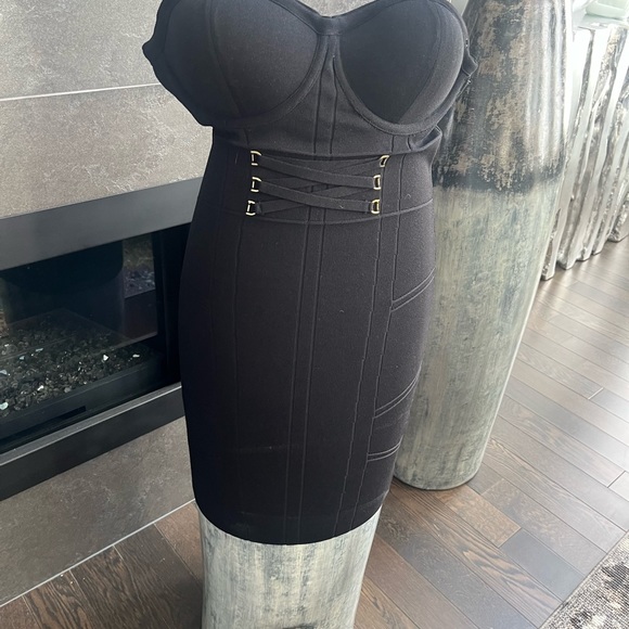 COPY - GUESS BUSTIER BANDAGE DRESS with built in bra size medium perfect LBD su… - Picture 15 of 17